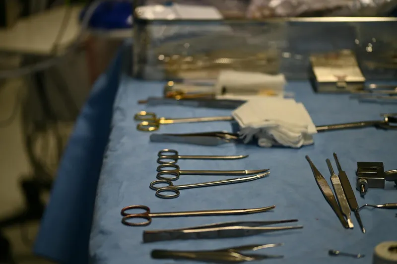 The Lightning-Fast Surgeon Who Achieved Surgery's Only 300% Death Rate in a Single Operation